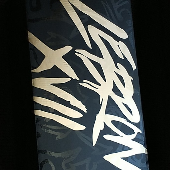 Lebron XVII Low PH / Red and Metallic Gold - Picture 8 of 12